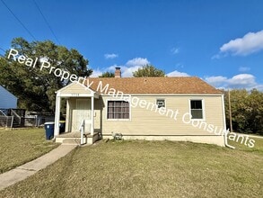 Building Photo - Charming 3-Bedroom Home with Covered Deck ...