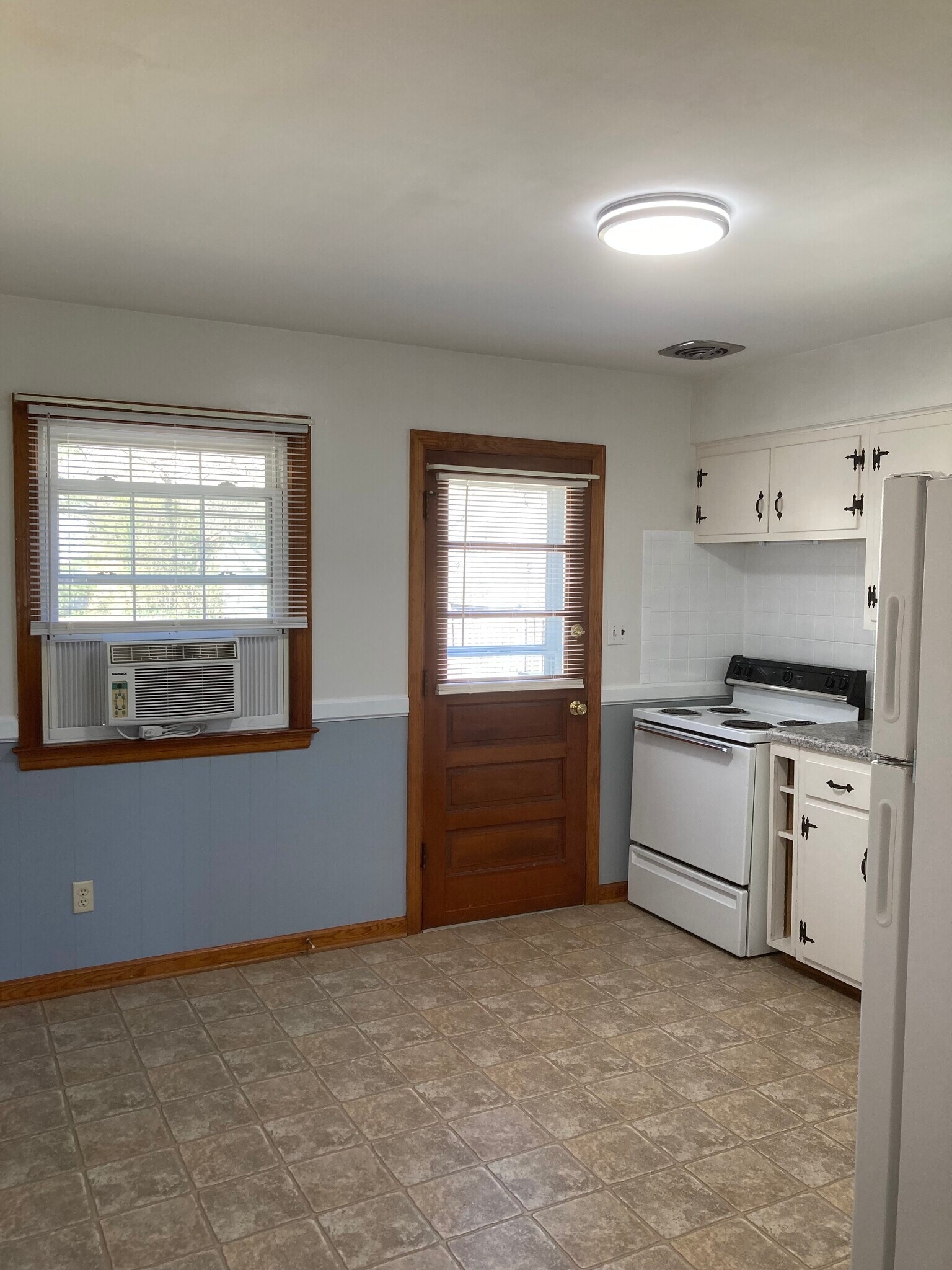 Building Photo - 2533 Wildwood Rd