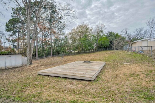 Building Photo - 115 Sunnywood Dr