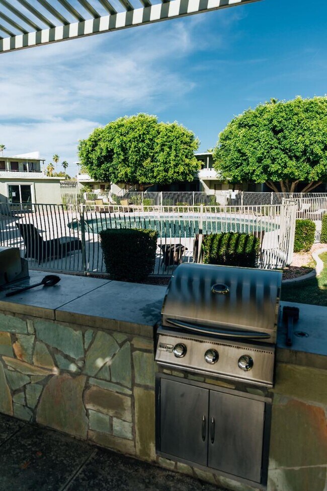 Building Photo - 1702 W Tuckey Ln