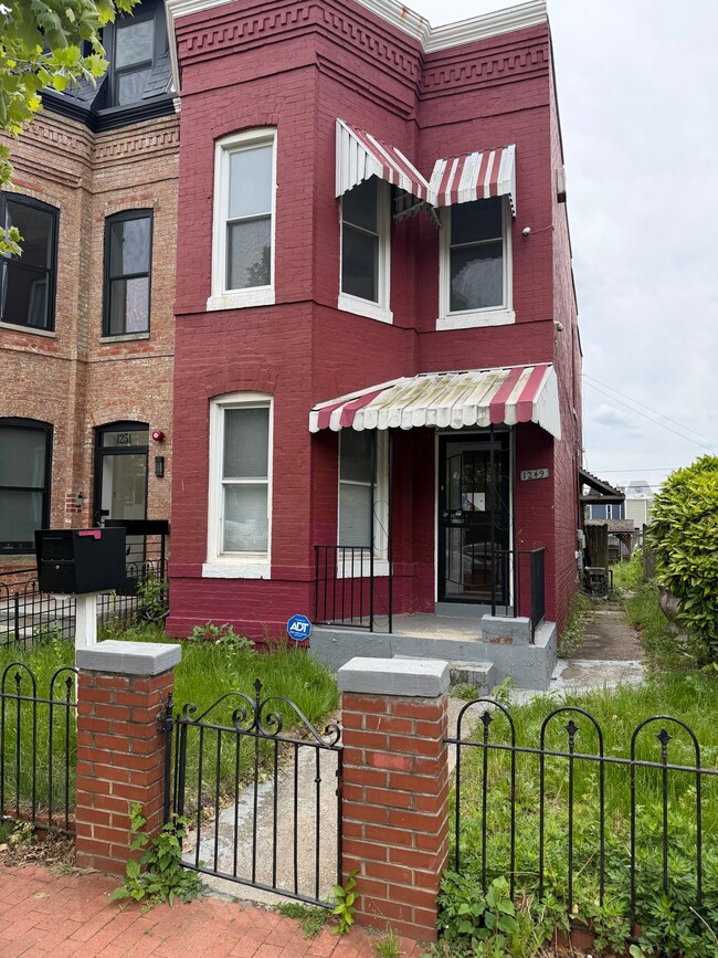 Building Photo - 1249 Morse St NE