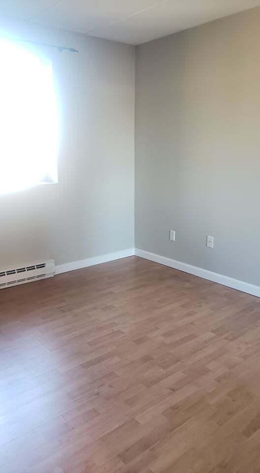 Building Photo - 10 Main St