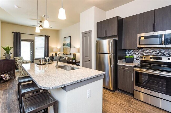 Building Photo - 1702 E 4th St