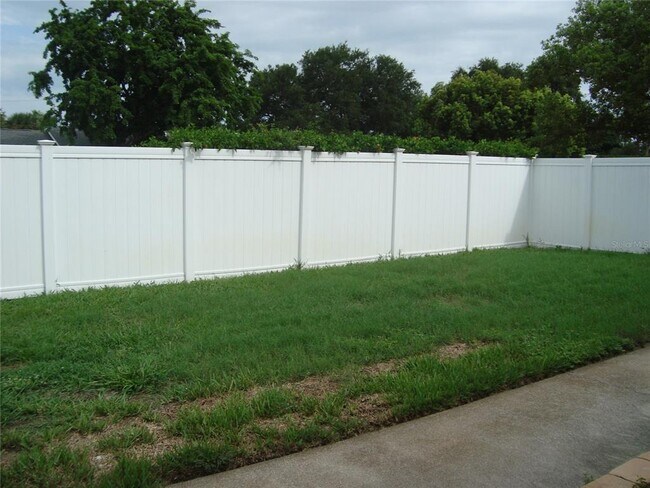 Building Photo - 601 Palm Ave