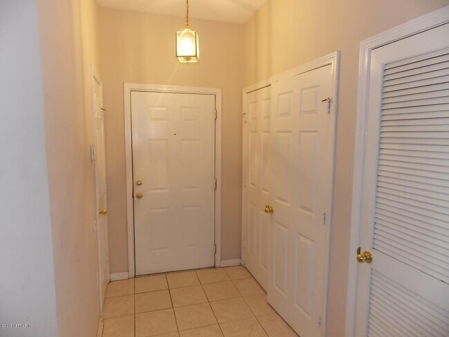 Building Photo - 10550 Baymeadows Rd