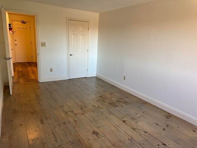 Building Photo - 136 Mammoth Rd