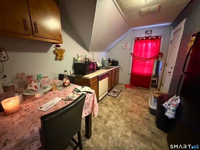 Building Photo - 74 George St