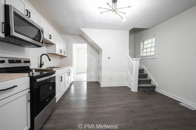 Building Photo - 426 N Bradley Ave