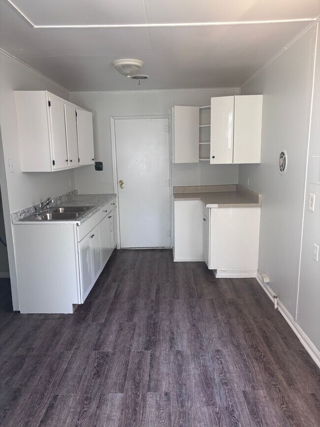 Building Photo - Single-family rental
