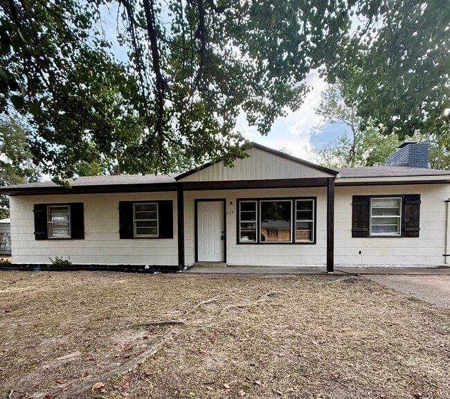Primary Photo - 135 Maple St