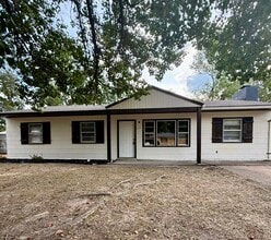 Building Photo - 135 Maple St
