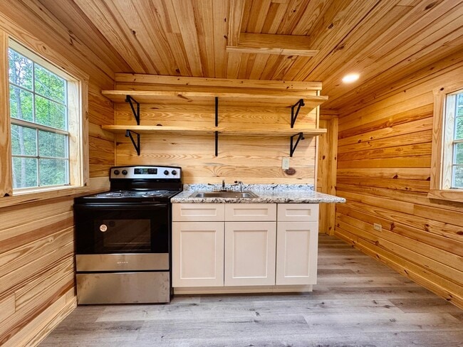 Building Photo - 1 Bedroom/1 Bathroom Tiny Home in Southside