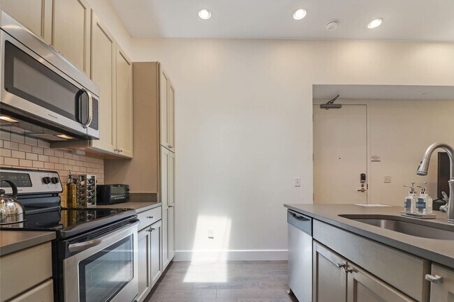 Building Photo - 127 Carondelet St