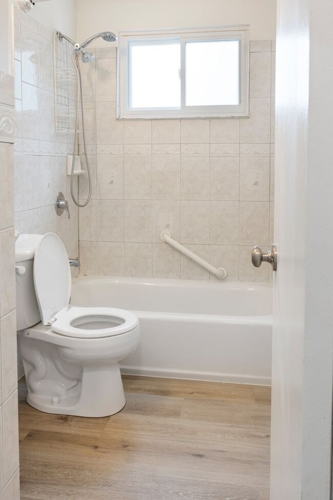 Building Photo - Recently Updated 3 Bedroom House In Mt. Wa...