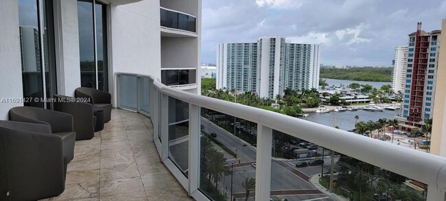 Building Photo - 16001 Collins Ave