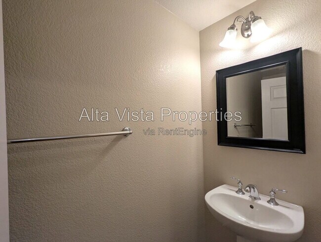 Building Photo - 10521 Zenor Ln