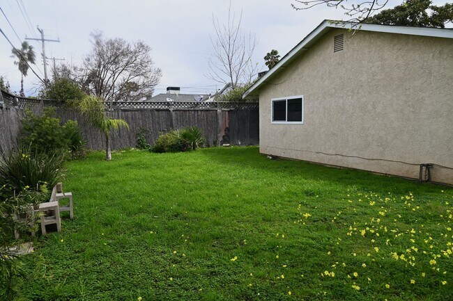 Building Photo - 5316 Nelson St