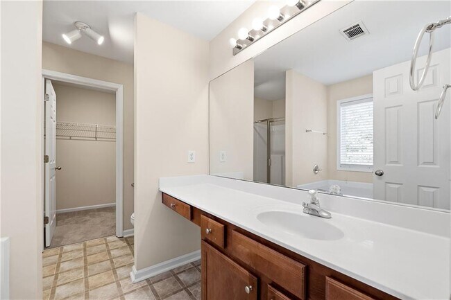 Building Photo - 5670 Winter Bluff Way NE