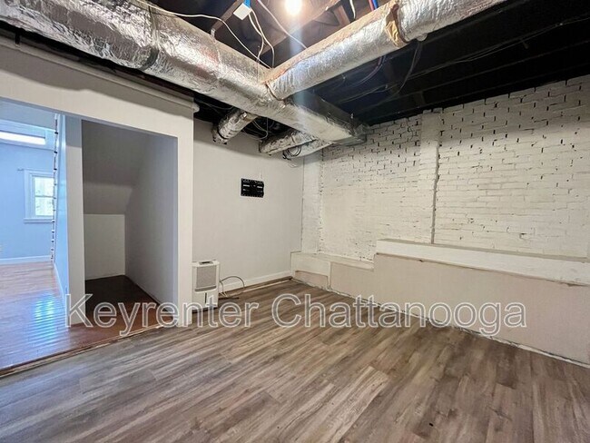 Building Photo - 1818 John Ross Rd
