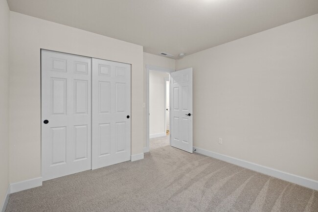 Building Photo - 5613 Farmstead Pl