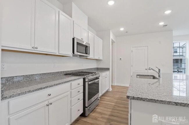 Building Photo - 735 Station Rd