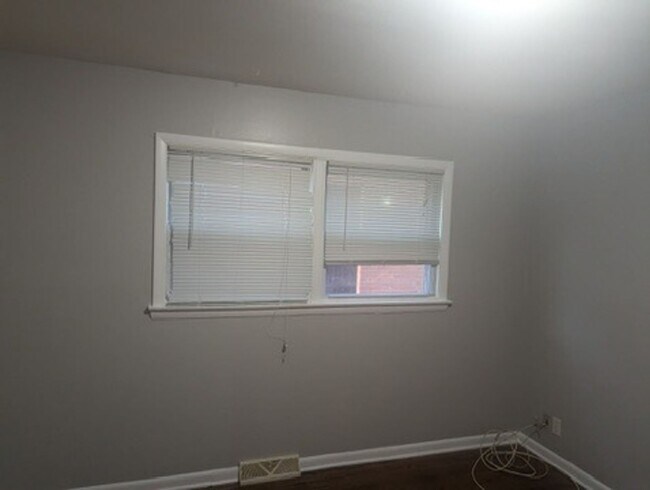 Building Photo - 8039-8041-8041 W Beckett Ave