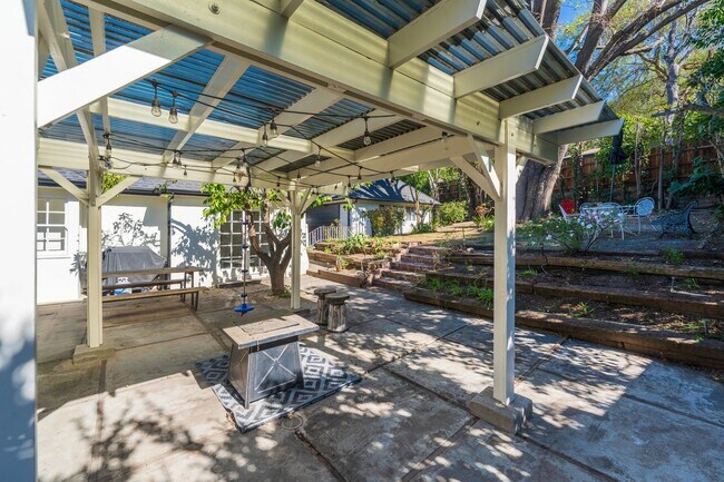 Building Photo - Beautiful Sherman Oaks Home Rental!