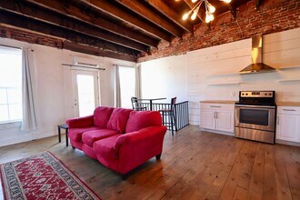 Building Photo - 343 N Mulberry St