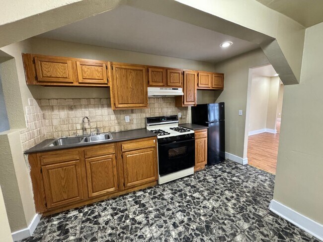 Building Photo - 1565 Jermain Dr