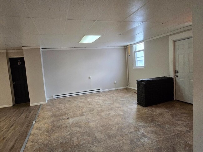 Building Photo - 300 William St