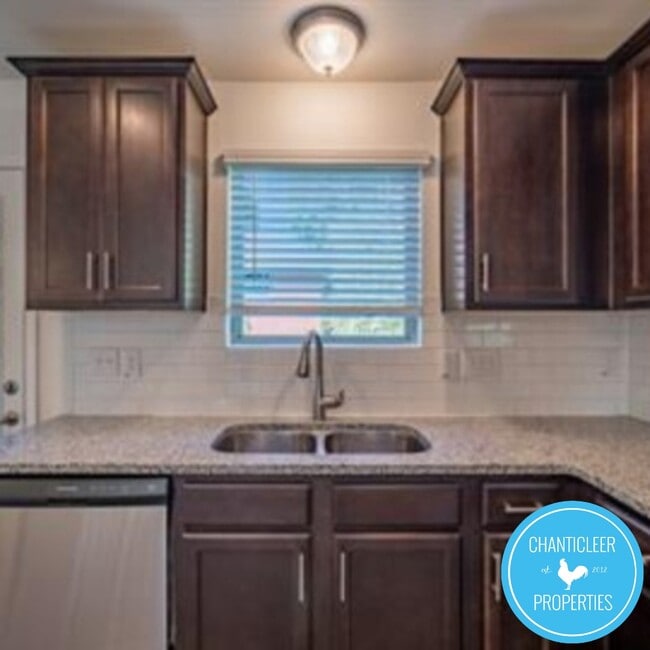 Building Photo - 1216 Haybrook Ln