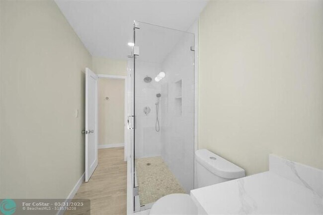 Building Photo - 2051 NE 60th St