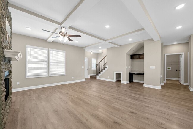 Building Photo - Luxury Meets Comfort: 5-Bed Beauty with Ch...