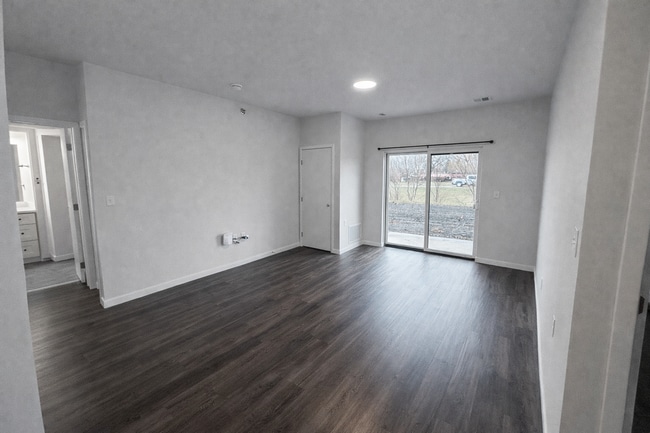 Building Photo - 1104 9th St W