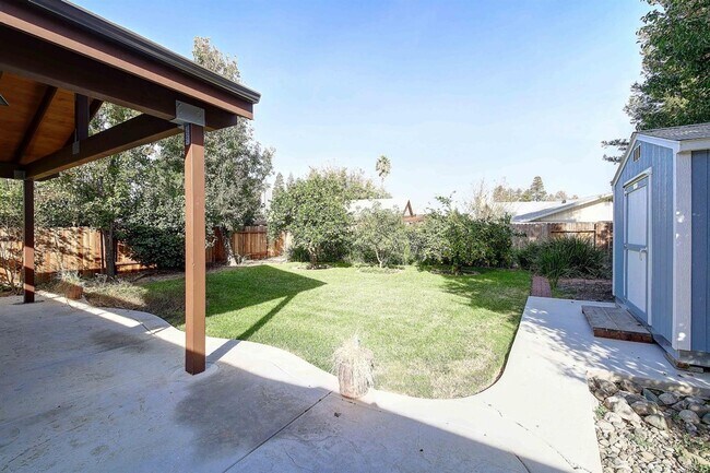Building Photo - Updated 3 Bedroom Home on Quiet Court with Covered Patio