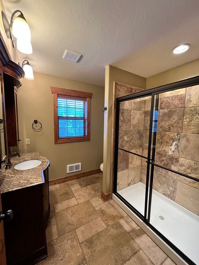 Building Photo - 3 bed, 3 bath Duplex in Driggs