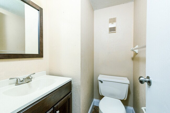 Building Photo - 14 Oakwood Park