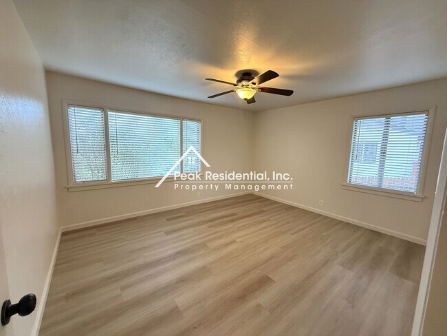 Building Photo - 1280 Grove Ct