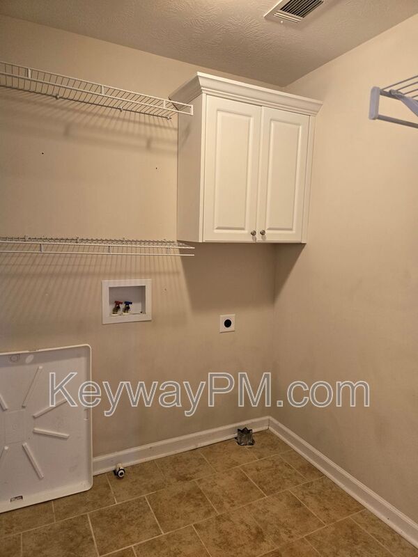 Building Photo - 999 Watermark Dr