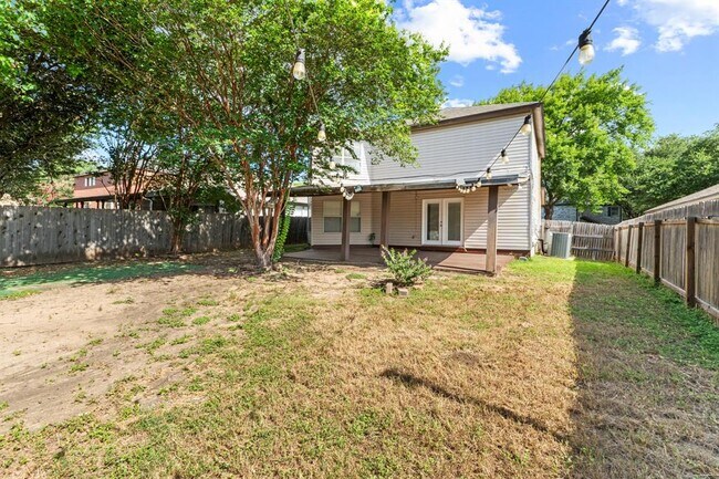 Building Photo - 1704 Matagorda Dr