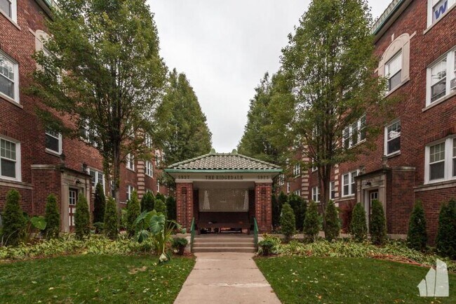 Building Photo - 2 bedroom in Chicago IL 60660