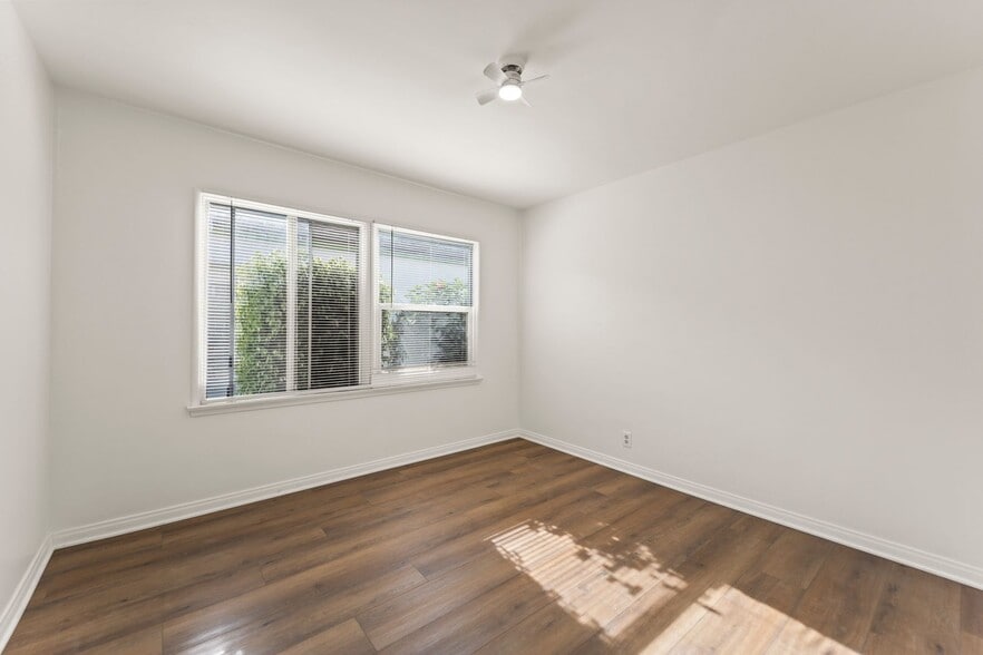 Building Photo - 12107 Washington Pl