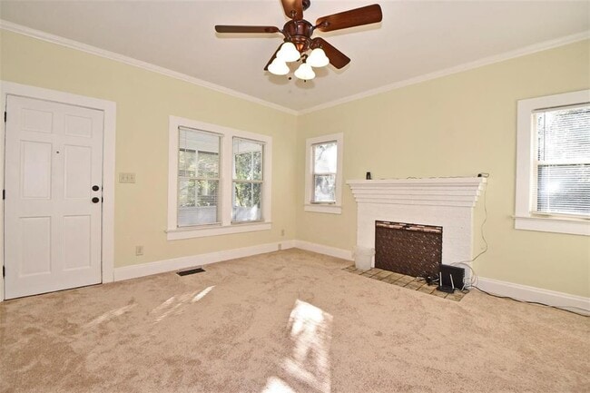 Building Photo - 1015 Martin St