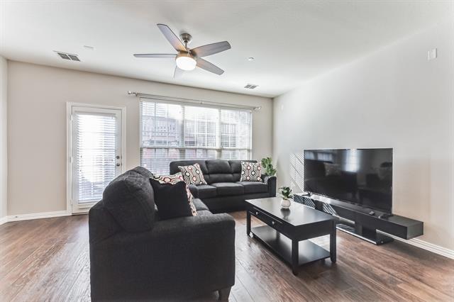 Building Photo - 7880 Oxer Dr