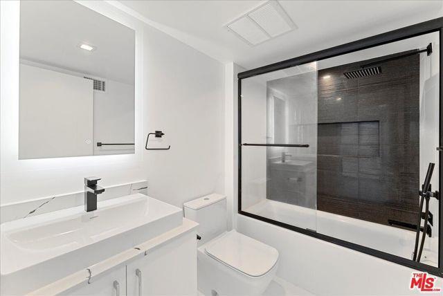 Building Photo - 1410 1/2 North Poinsettia Place, Los Angel...