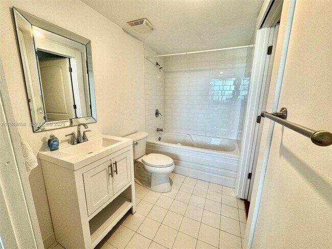 Building Photo - 690 SW 1st Ct