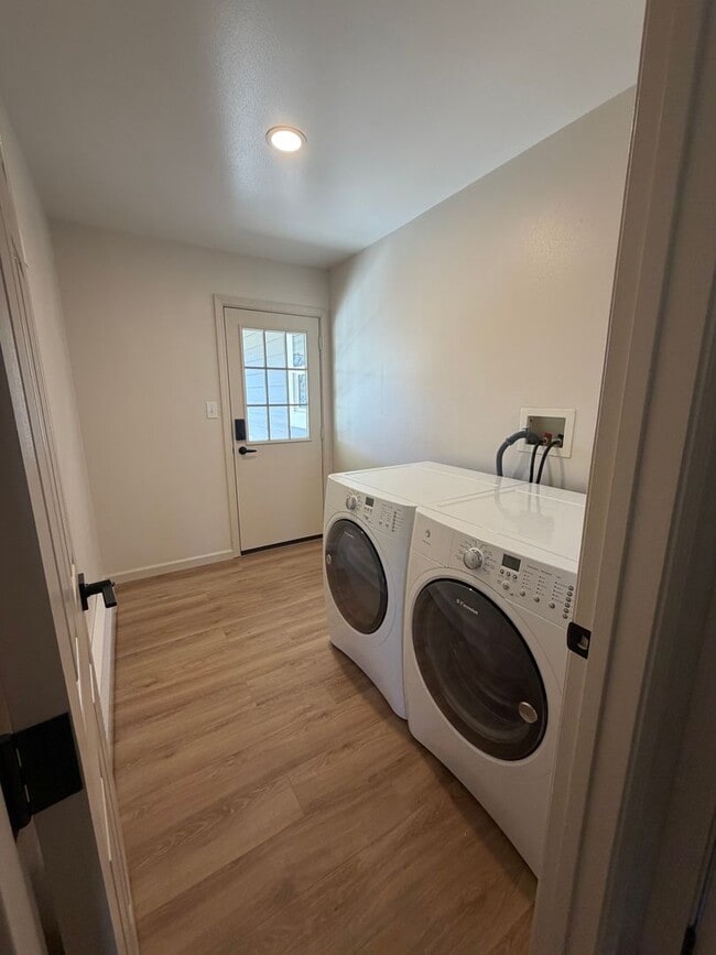 Building Photo - 509 Sonoma St