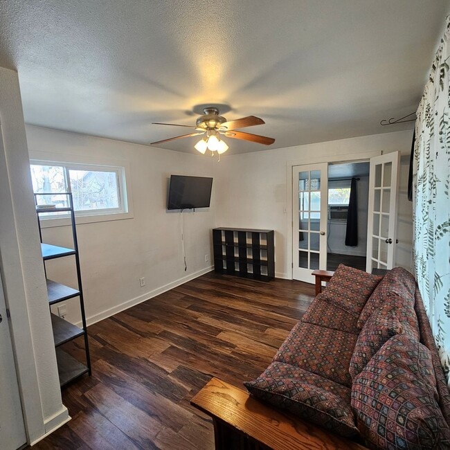 Building Photo - Home For Rent