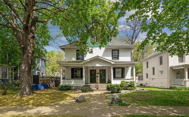 Building Photo - 1607-1609 Van Buren Ave