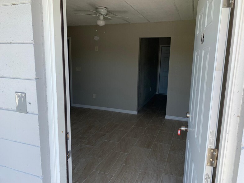 Building Photo - 767 SW Alachua Ave